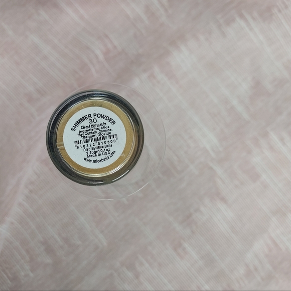 1 New-1 .1oz. MICA Beauty Cosmetics eyeshadow - Picture 3 of 6